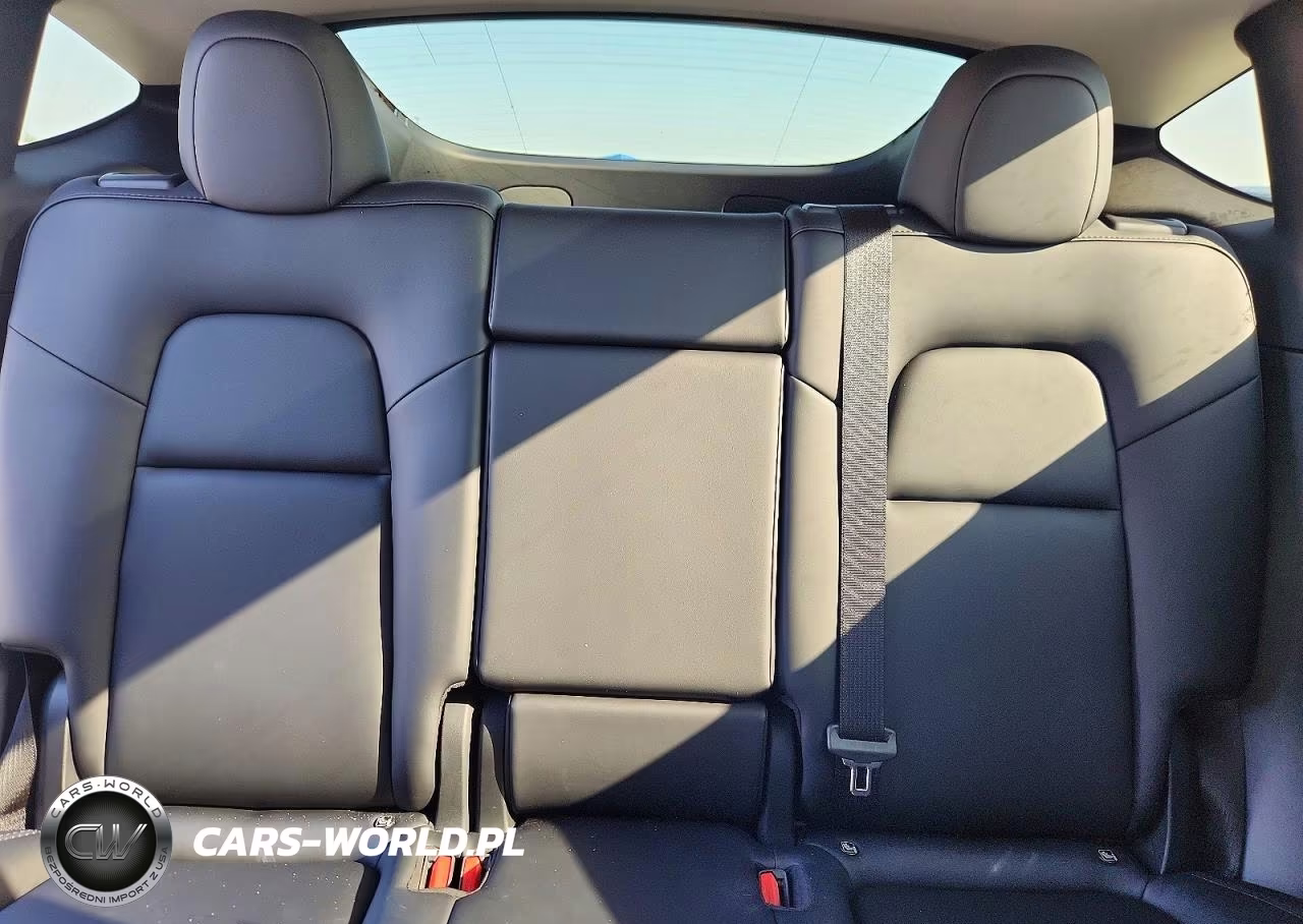 2022 Tesla Model Y VIN:7SAYGDEE2NF371652 - 10