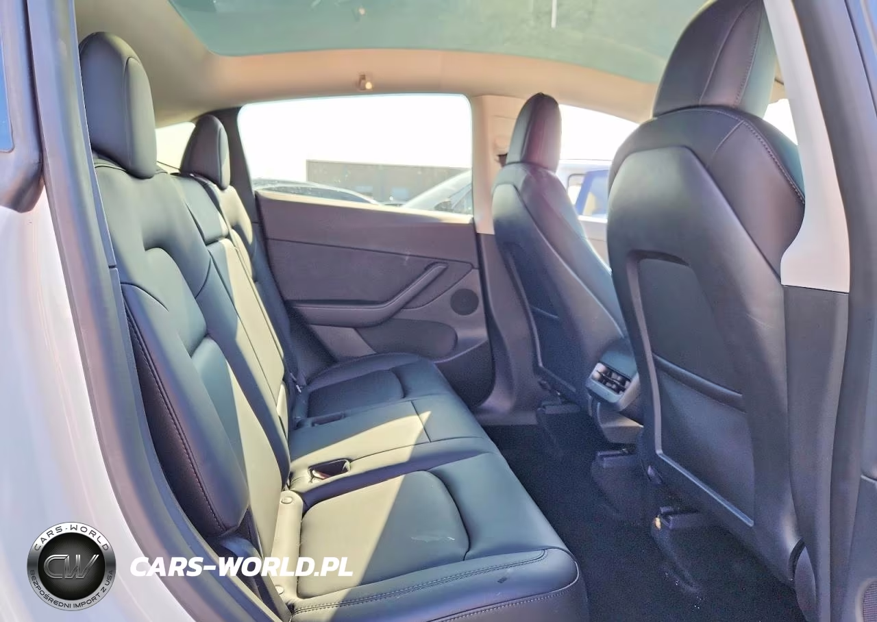 2022 Tesla Model Y VIN:7SAYGDEE2NF371652 - 11