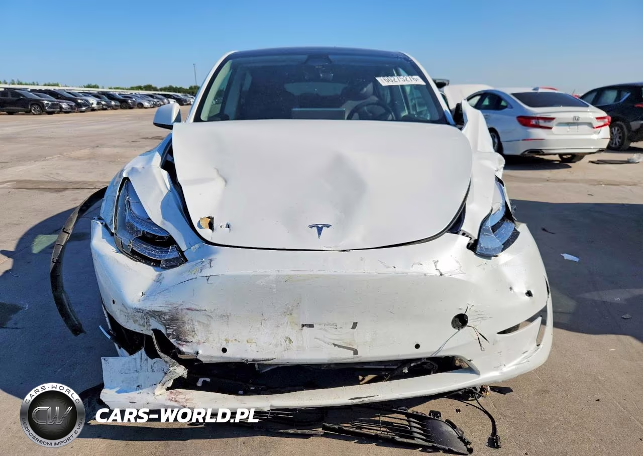 2022 Tesla Model Y VIN:7SAYGDEE2NF371652 - 5