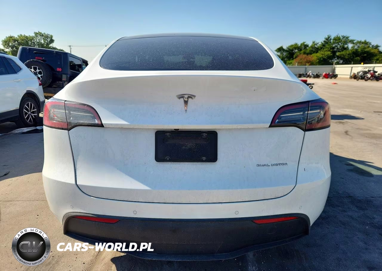 2022 Tesla Model Y VIN:7SAYGDEE2NF371652 - 6