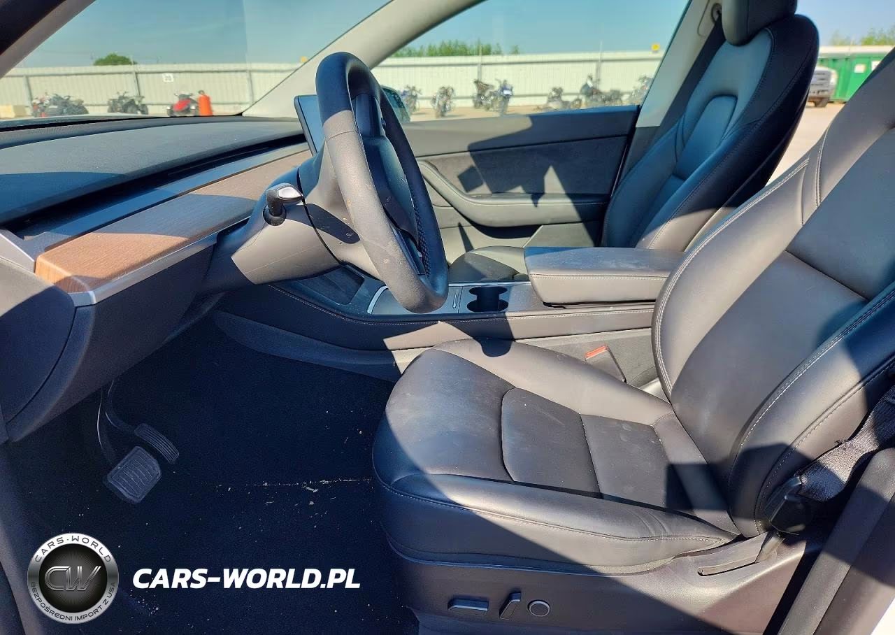 2022 Tesla Model Y VIN:7SAYGDEE2NF371652 - 7