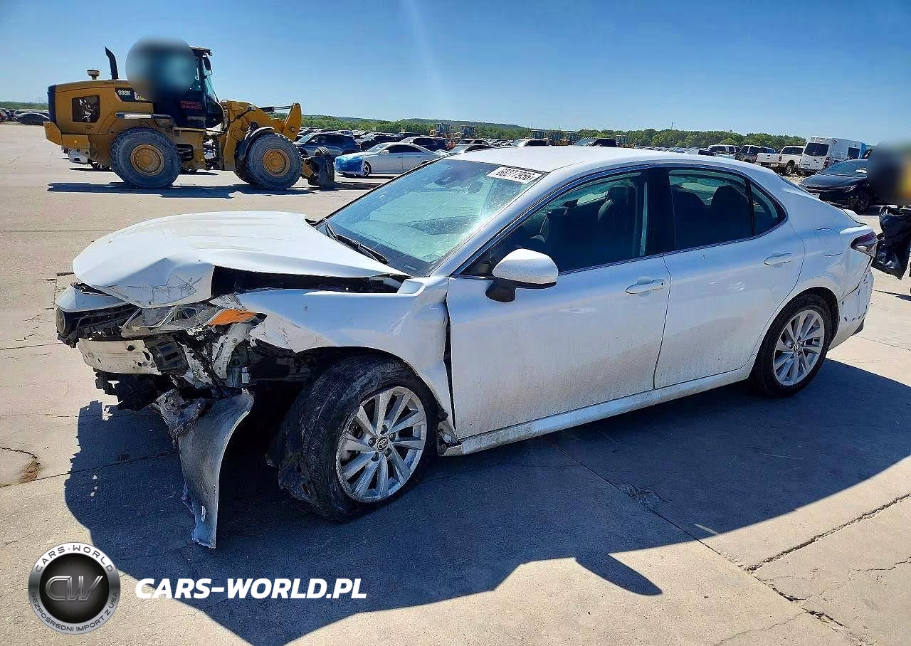 2022 Toyota Camry Le – zdjęcie 1 z 13