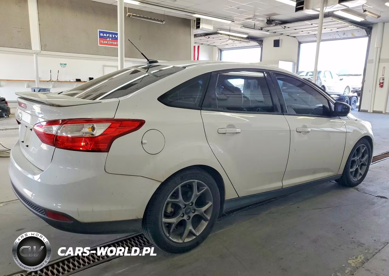 2014 Ford Focus Se VIN:1FADP3F27EL238351 - 3