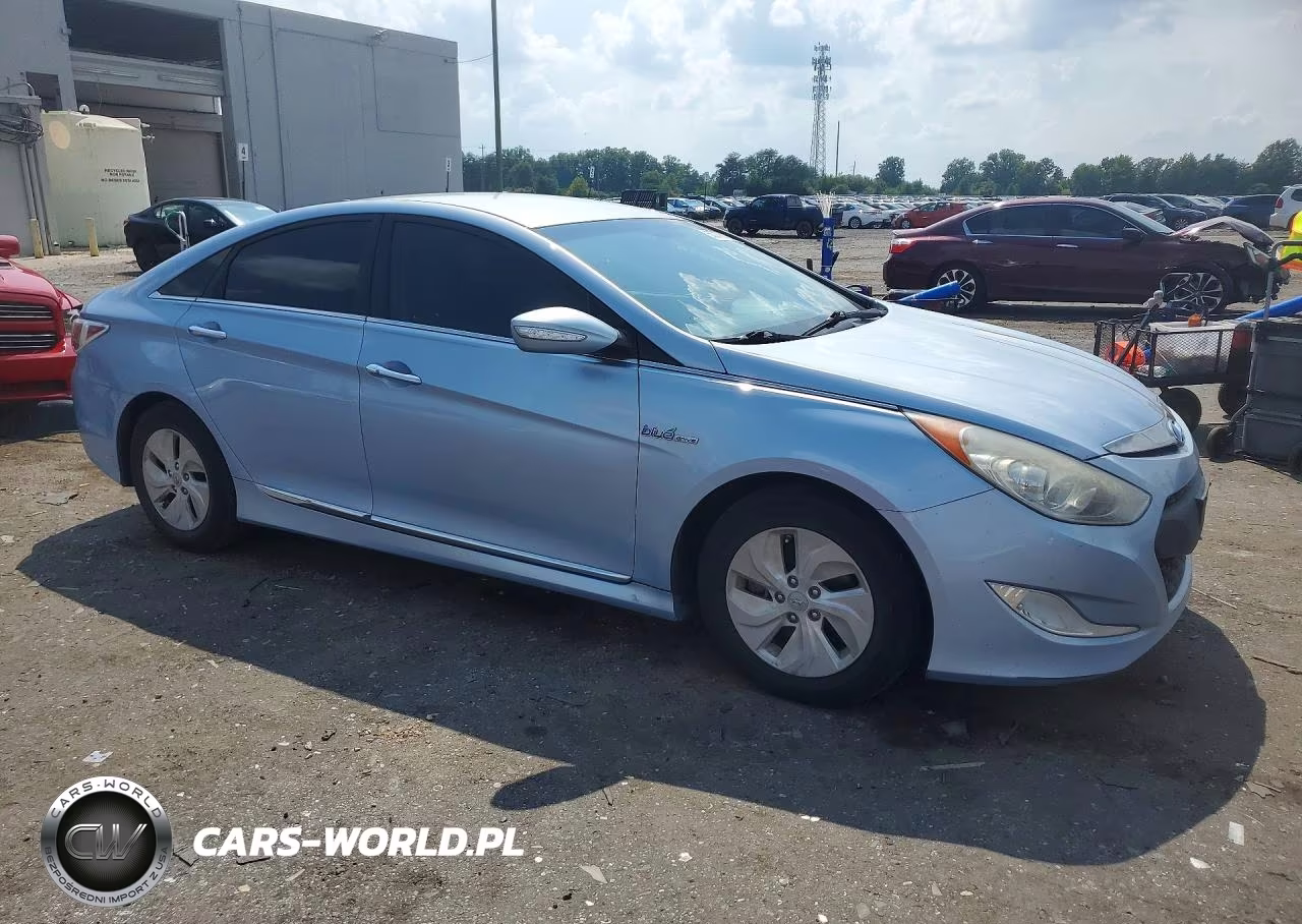 2015 Hyundai Sonata Hybrid Base VIN:KMHEC4A43FA134733 - 4