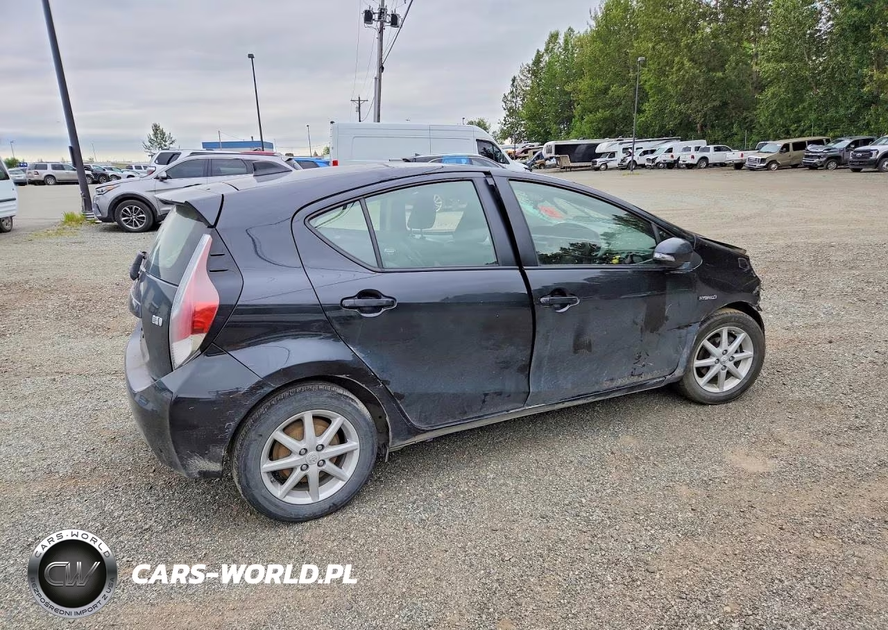 2015 Toyota Prius C Four VIN:JTDKDTB36F1094894 - 3