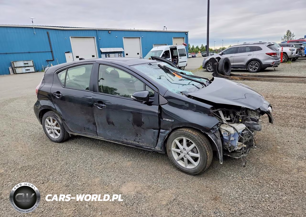 2015 Toyota Prius C Four VIN:JTDKDTB36F1094894 - 4
