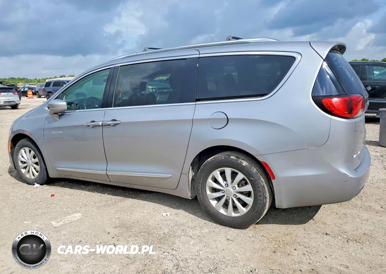 2019 Chrysler Pacifica Touring L VIN:2C4RC1BG5KR650773 - 2