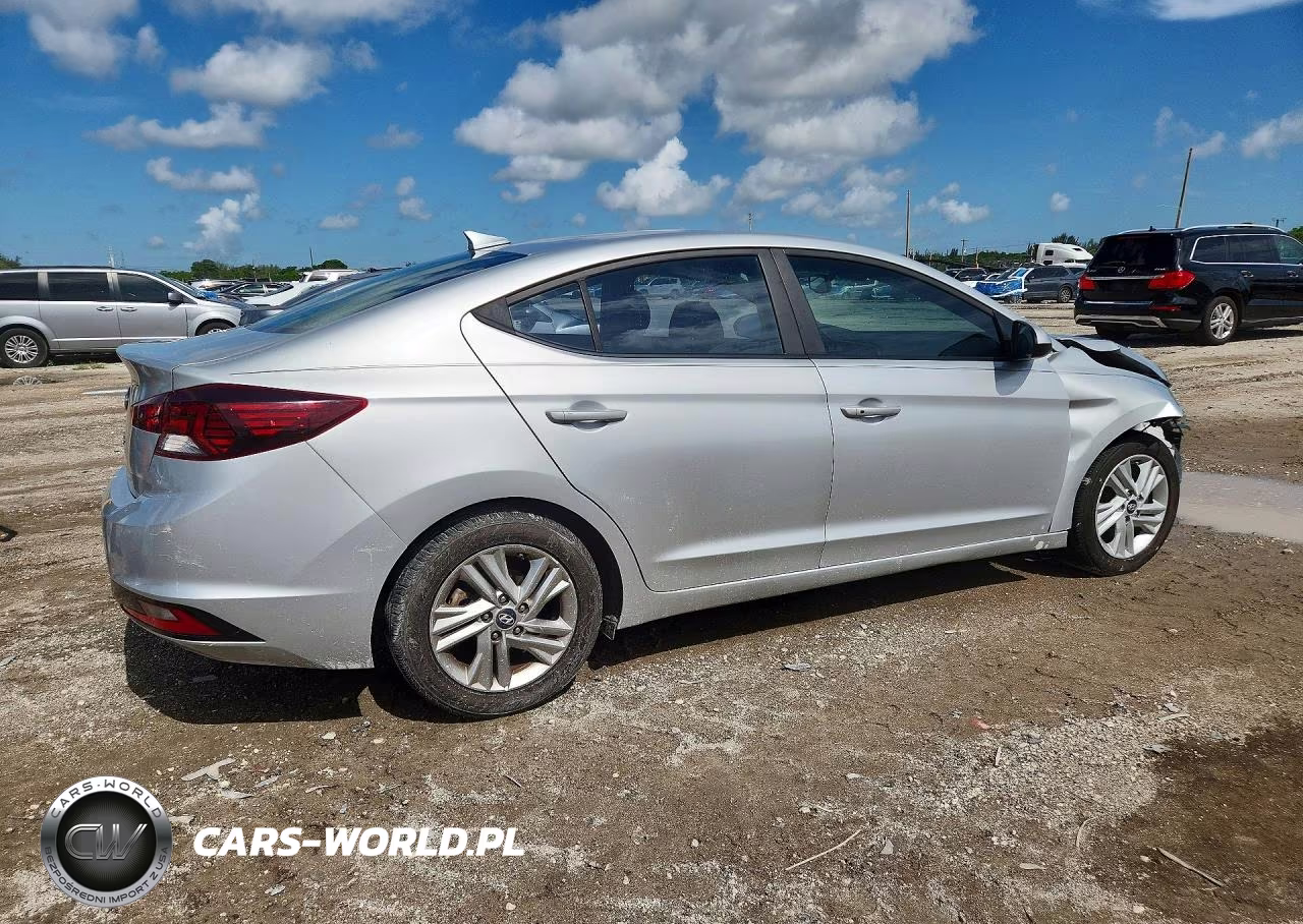 2019 Hyundai Elantra Value Edition VIN:5NPD84LF6KH414682 - 3