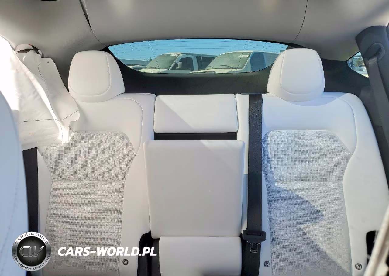 2026 Tesla Model Y VIN:7SAYGDED2TF460206 - 10