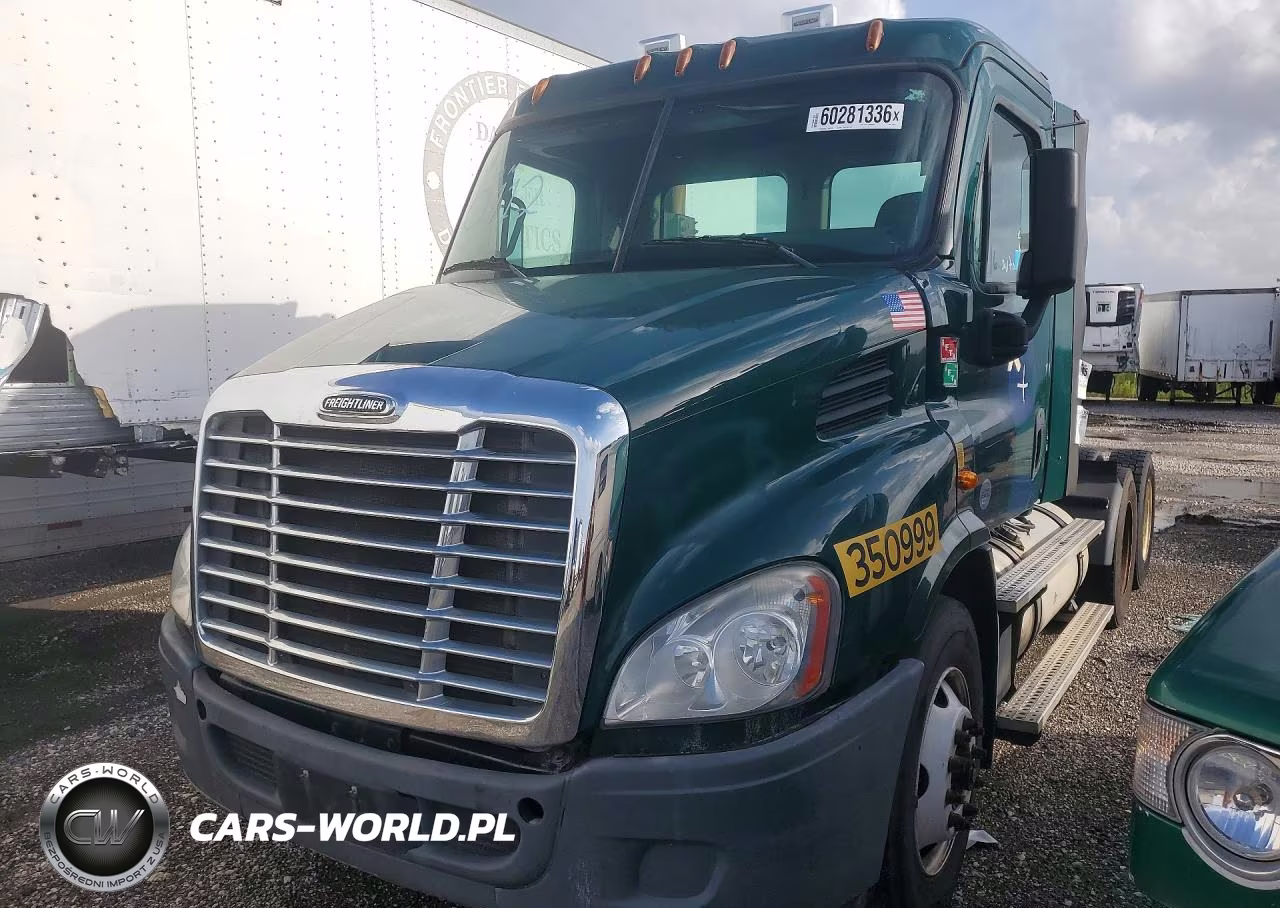 2016 Freightliner Cascadia 113 Semi Truck