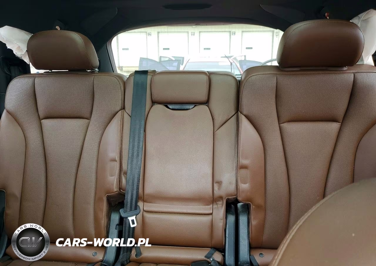 2017 Audi Q7 Premium Plus VIN:WA1LAAF7XHD032599 - 10