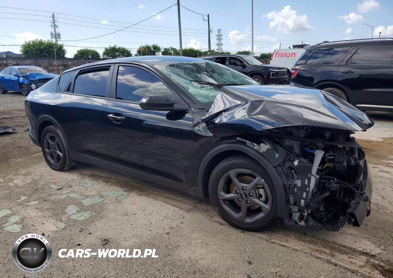 2025 Kia K4 Lxs VIN:3KPFT4DE6SE074760 - 4