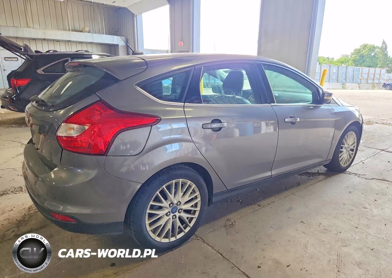 2012 Ford Focus VIN:1FAHP3M25CL189944 - 3