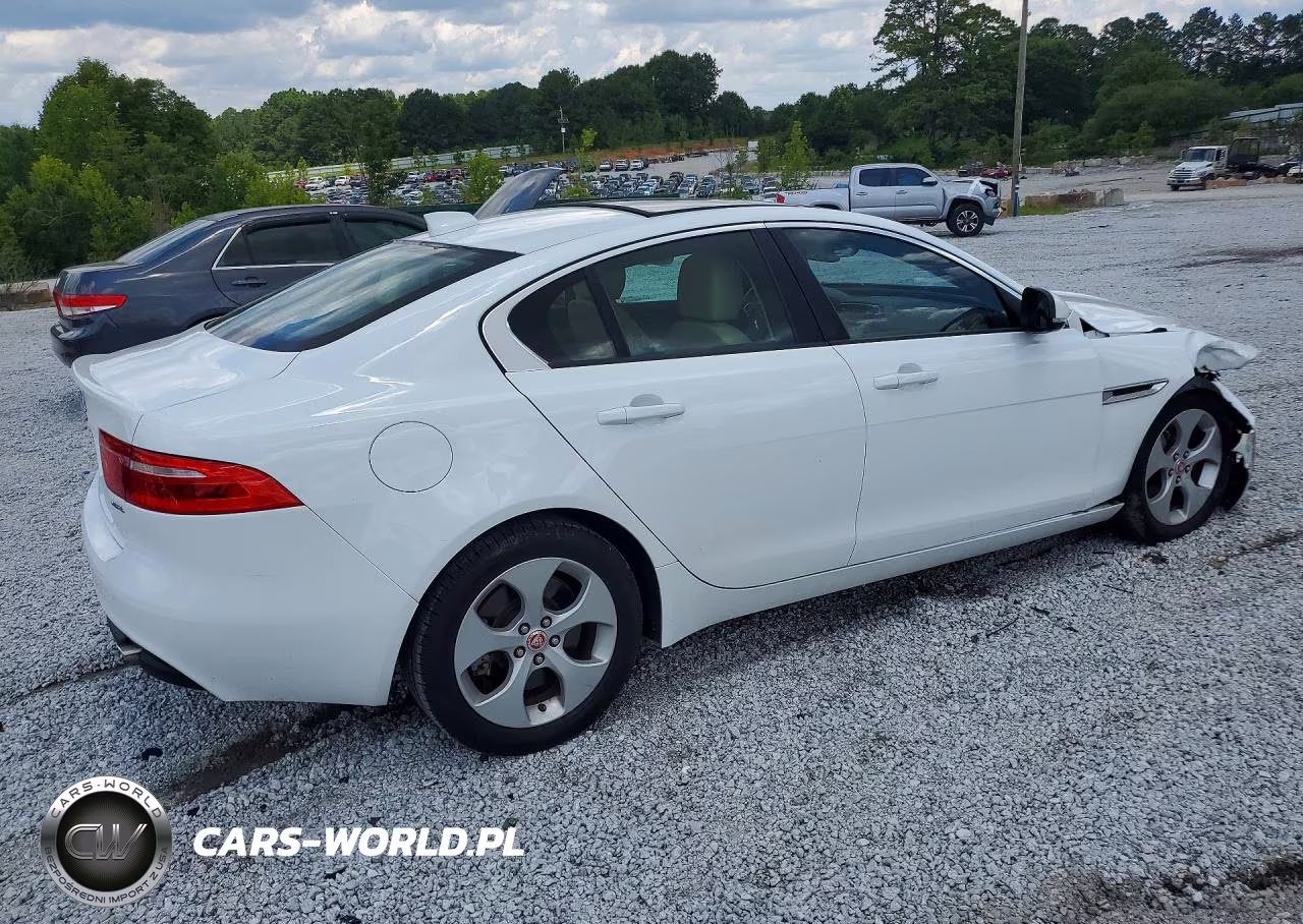 2018 Jaguar Xe VIN:SAJAR4FX2JCP34422 - 3