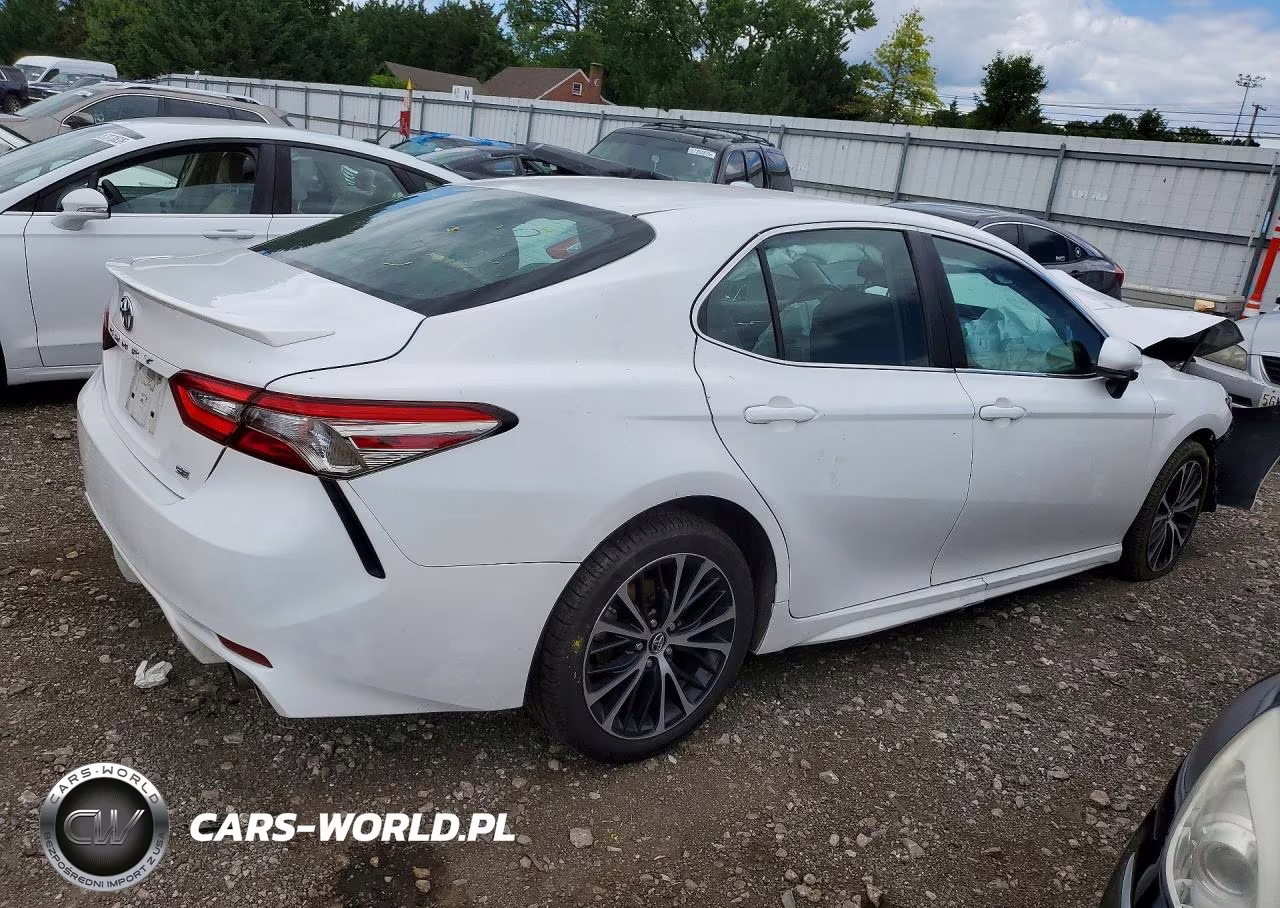 2018 Toyota Camry Se VIN:4T1B11HKXJU134974 - 3