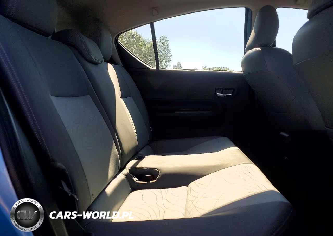 2015 Toyota Prius C Four VIN:JTDKDTB37F1087324 - 11