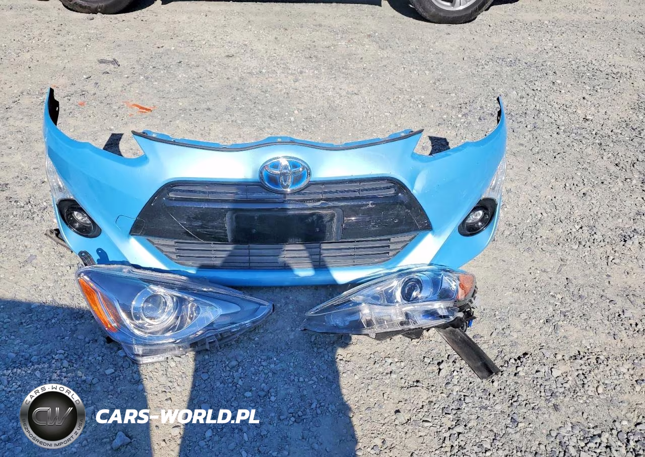 2015 Toyota Prius C Four VIN:JTDKDTB37F1087324 - 13
