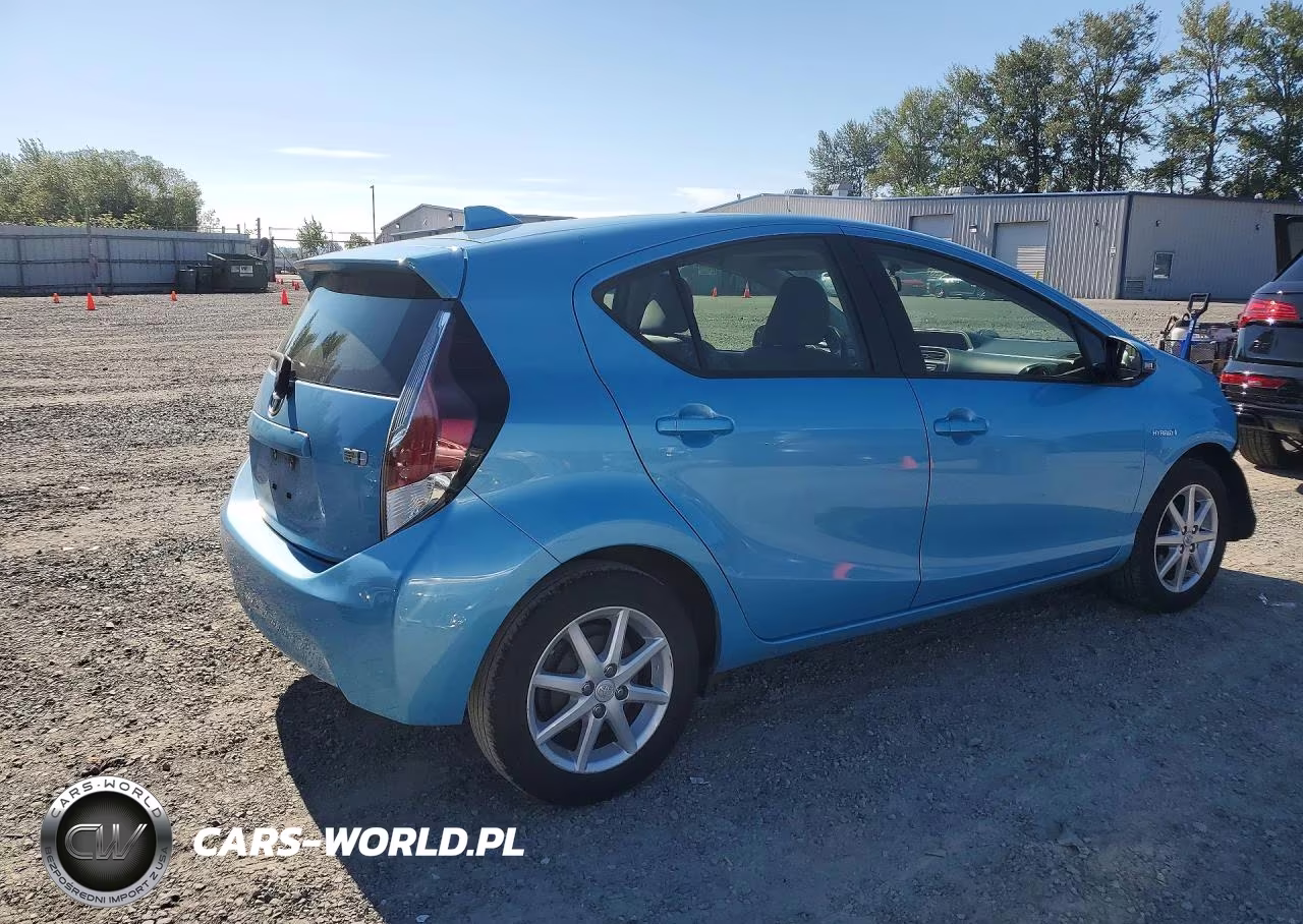 2015 Toyota Prius C Four VIN:JTDKDTB37F1087324 - 3