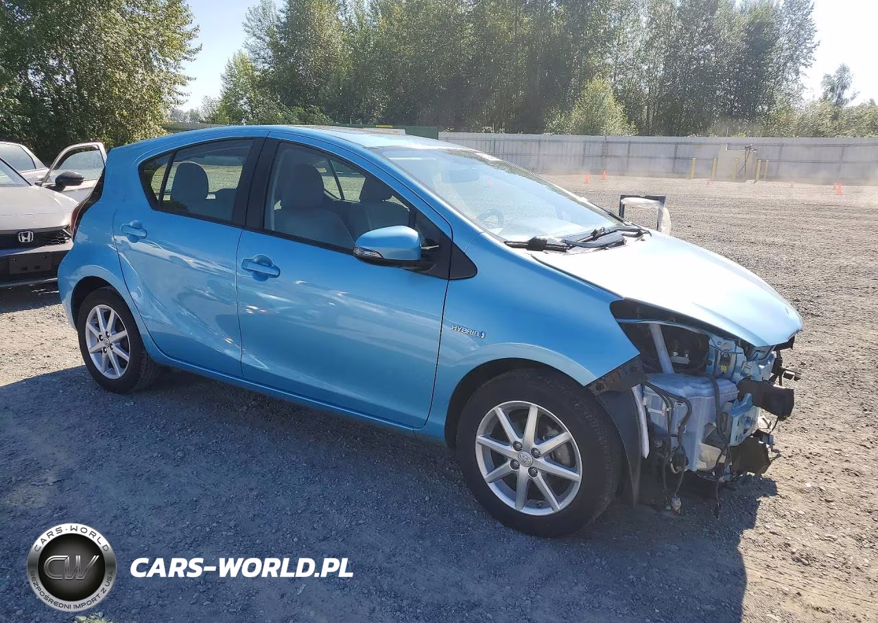 2015 Toyota Prius C Four VIN:JTDKDTB37F1087324 - 4