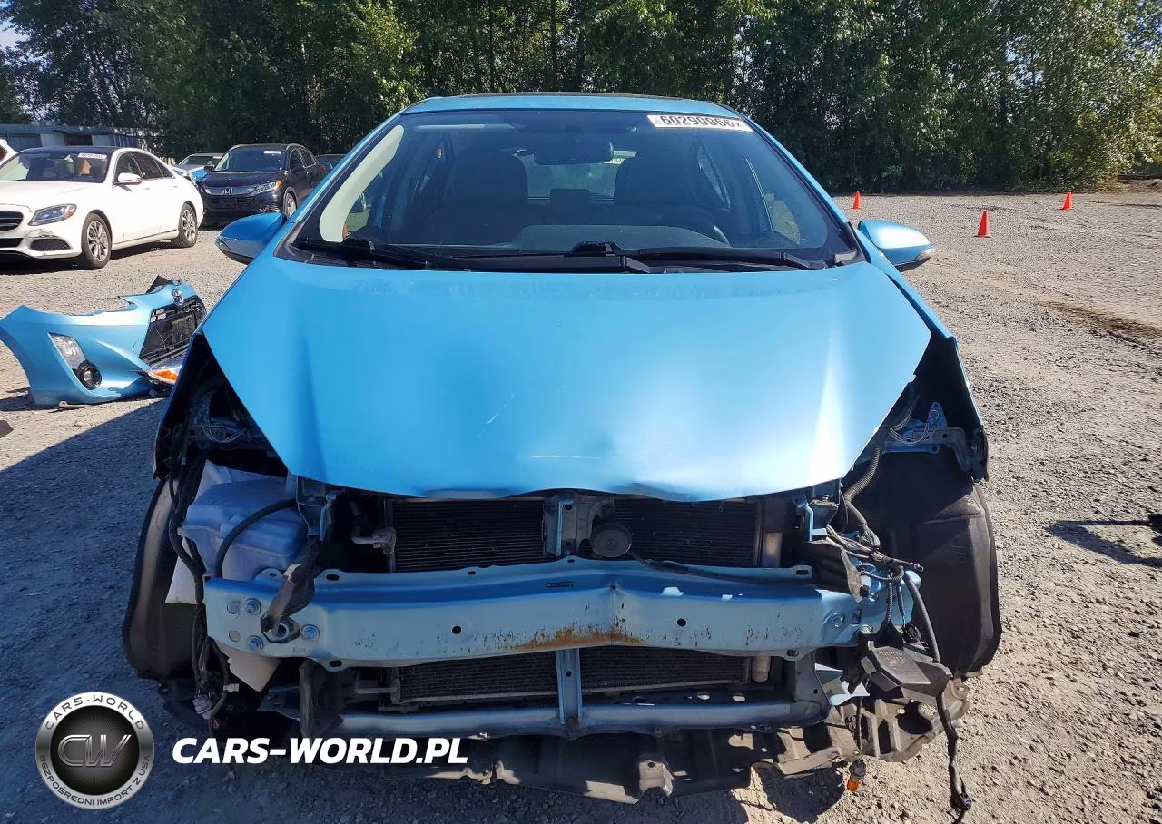 2015 Toyota Prius C Four VIN:JTDKDTB37F1087324 - 5