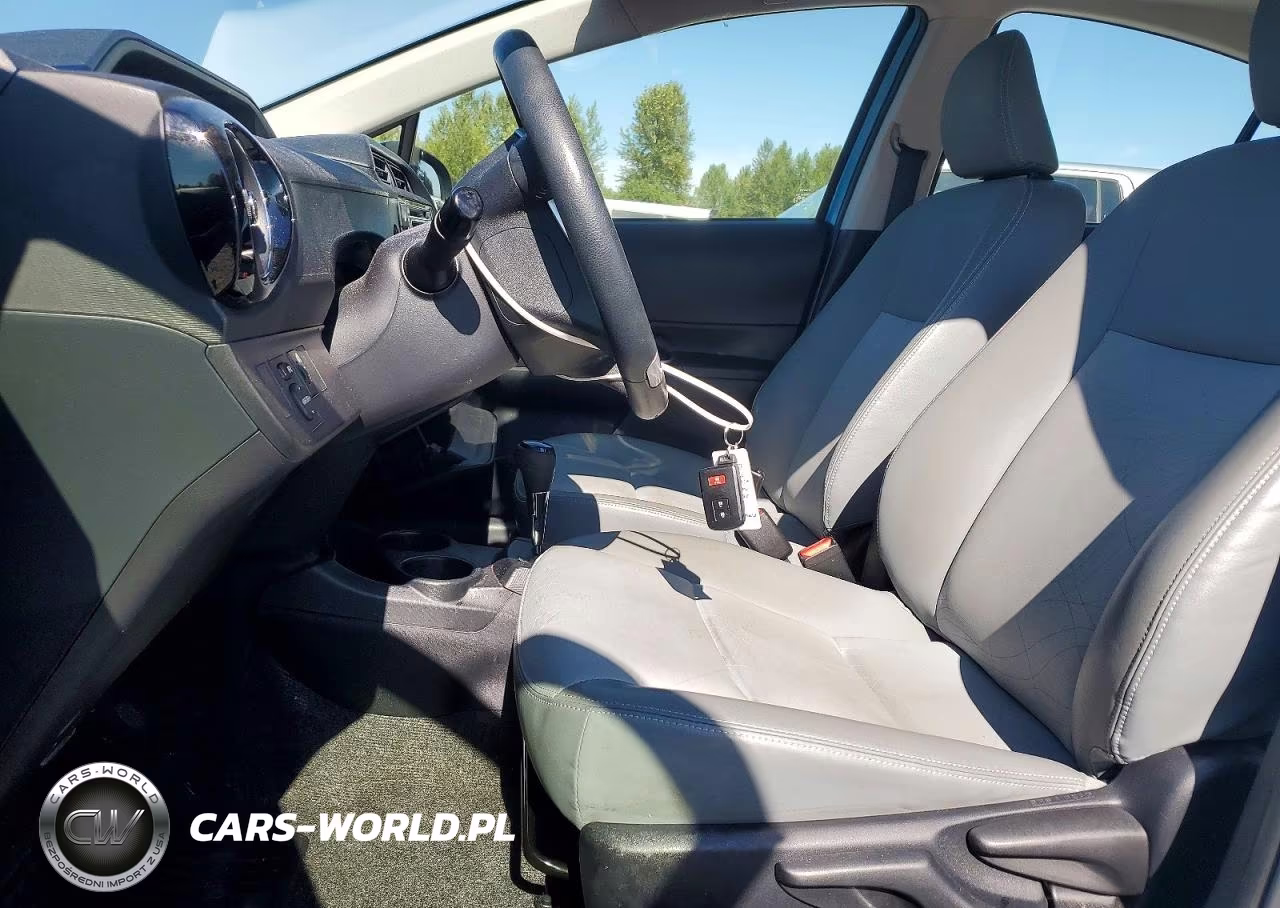 2015 Toyota Prius C Four VIN:JTDKDTB37F1087324 - 7