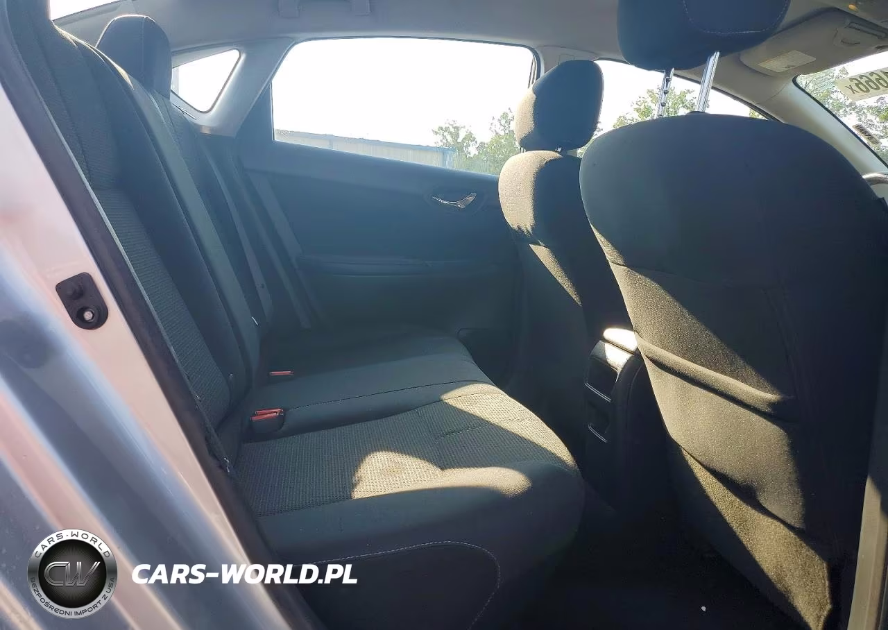 2016 Nissan Sentra S VIN:3N1AB7AP6GY329243 - 10