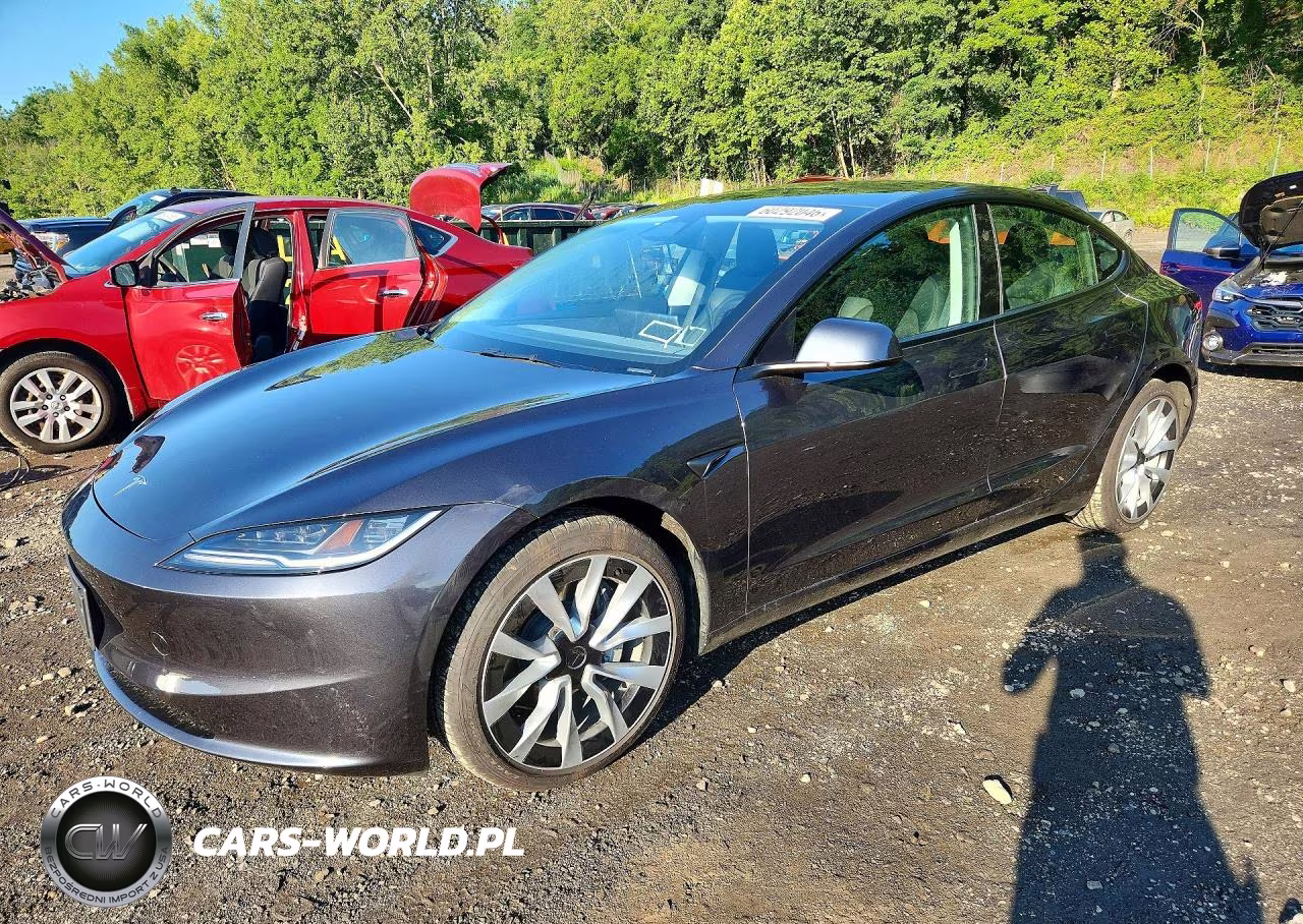 2025 Tesla Model 3 – zdjęcie 1 z 12