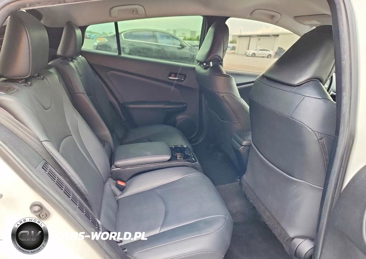 2019 Toyota Prius Prime Advanced VIN:JTDKARFP2K3111178 - 10