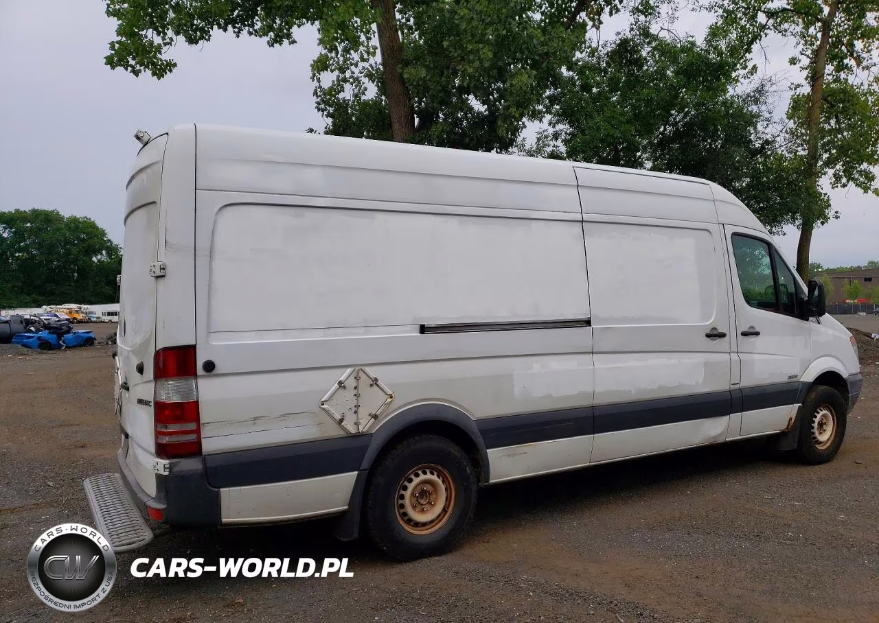 2012 Mercedes-Benz Sprinter 2500 Delivery Van VIN:WD3PE8CB2C5712393 - 3