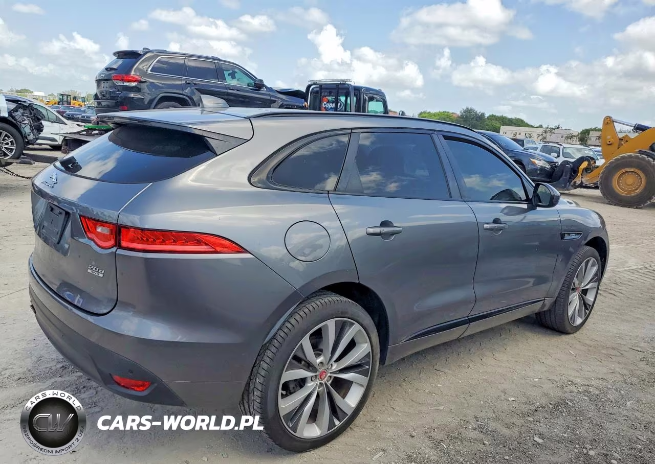 2017 Jaguar F-Pace R - Sport VIN:SADCL2BN5HA496416 - 3