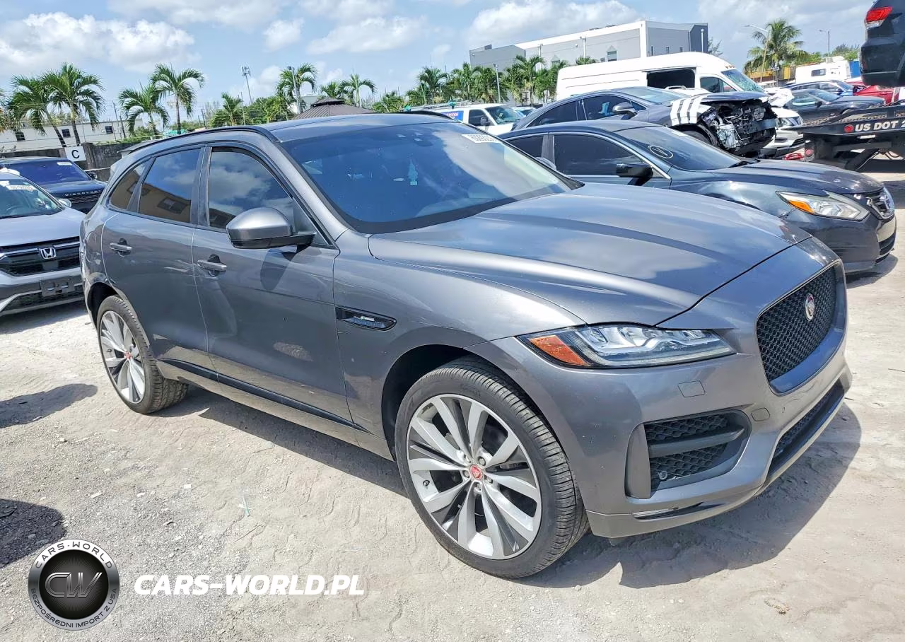 2017 Jaguar F-Pace R - Sport VIN:SADCL2BN5HA496416 - 4