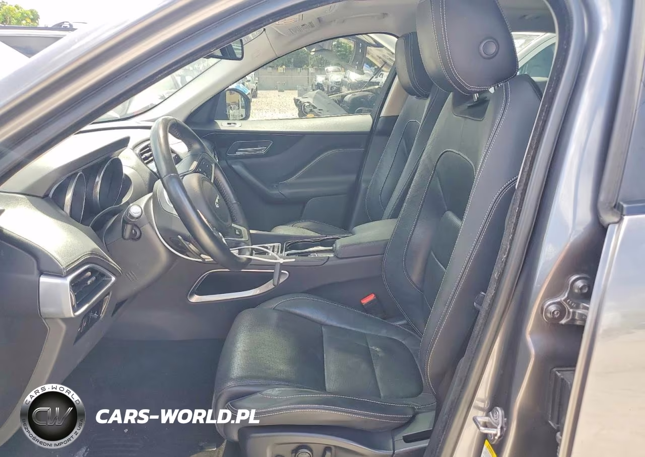 2017 Jaguar F-Pace R - Sport VIN:SADCL2BN5HA496416 - 7