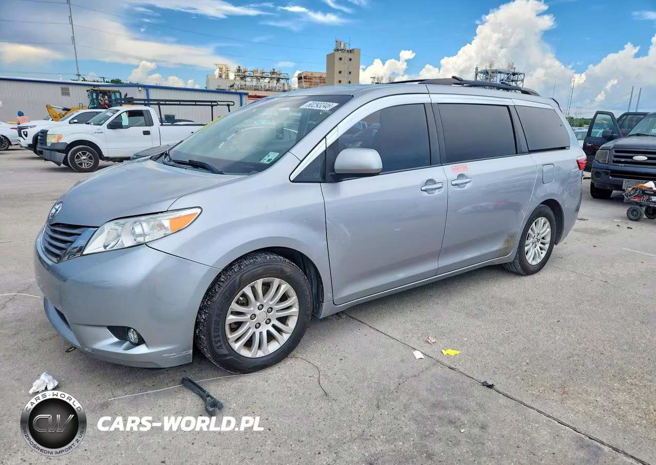 2015 Toyota Sienna Xle 8-Passenger – zdjęcie 1 z 13