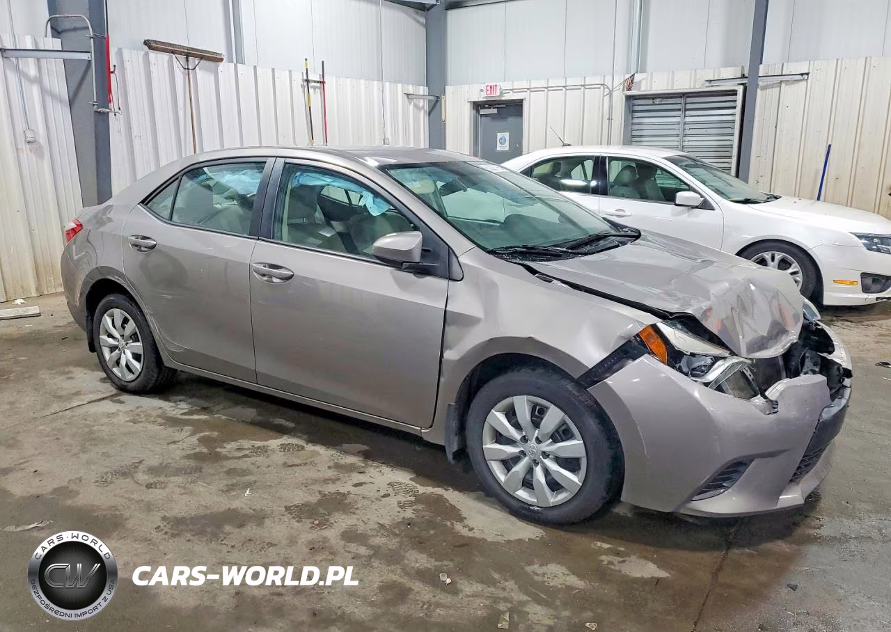2015 Toyota Corolla Le VIN:2T1BURHE2FC421993 - 4