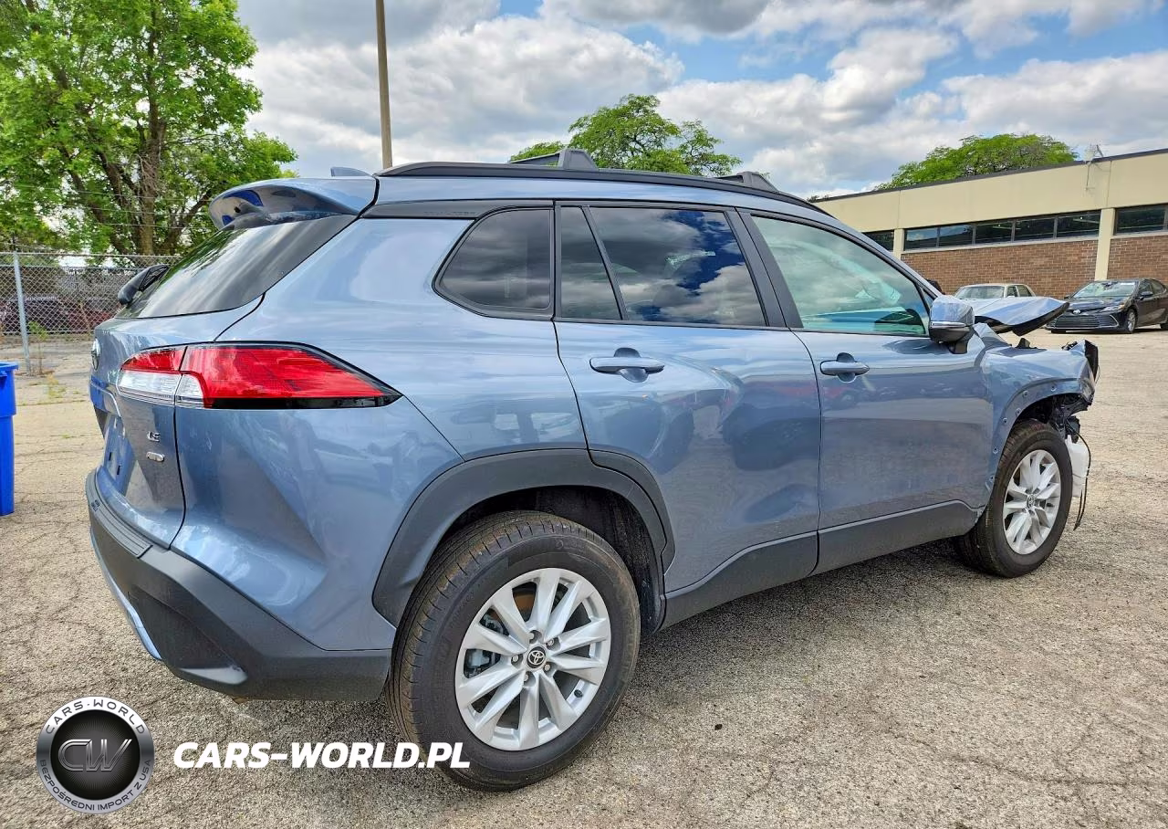 2024 Toyota Corolla Cross Le VIN:7MUCAABG2RV105116 - 3