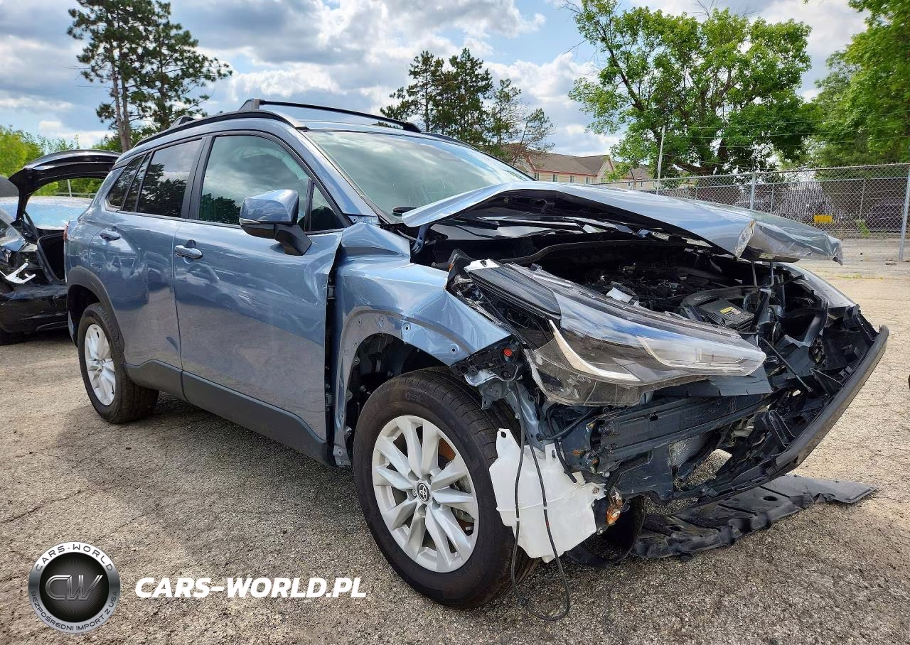 2024 Toyota Corolla Cross Le VIN:7MUCAABG2RV105116 - 4