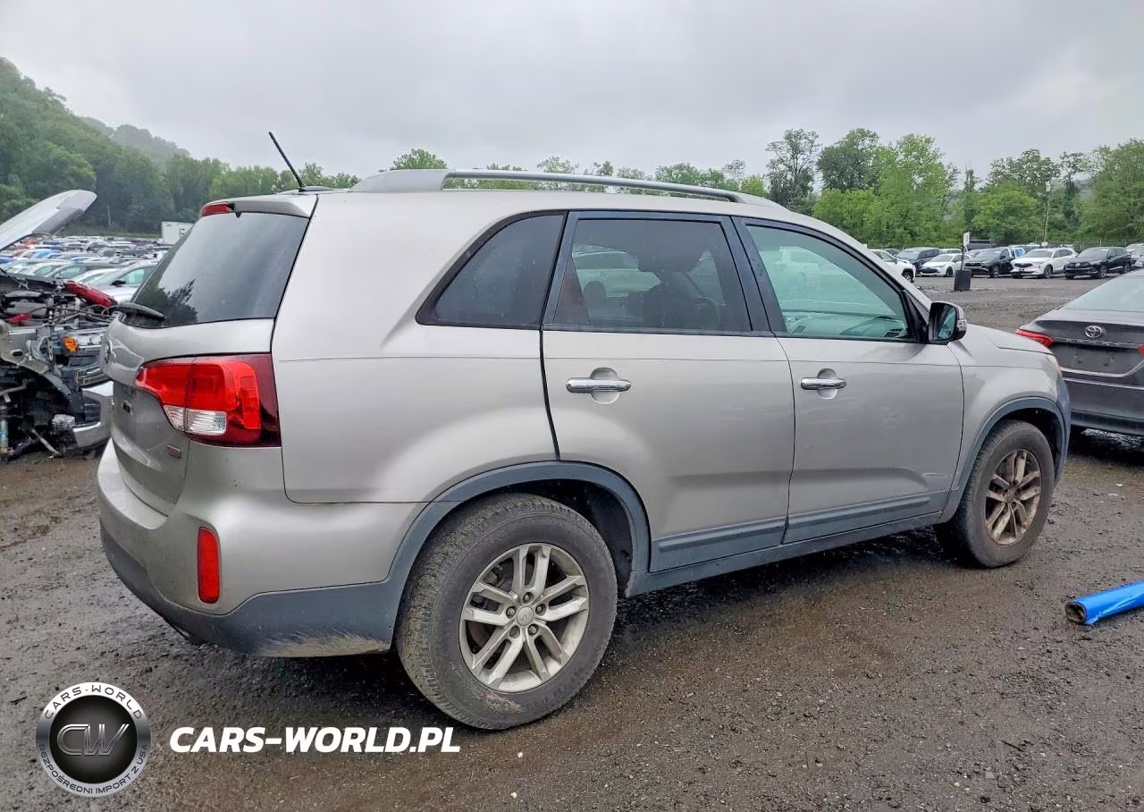 2015 Kia Sorento Lx VIN:5XYKT3A66FG628152 - 3