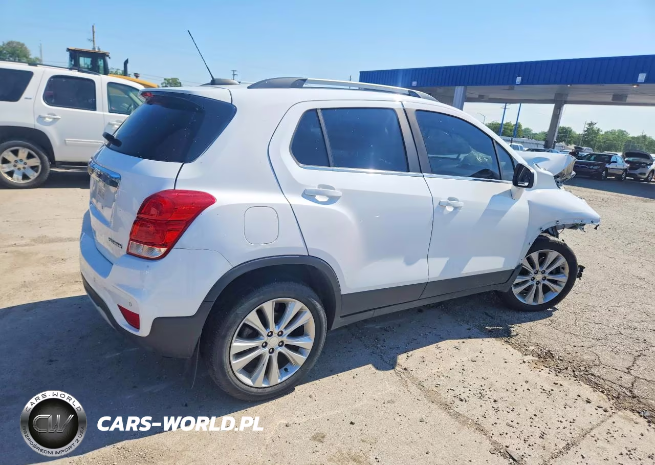 2020 Chevrolet Trax Premier VIN:3GNCJRSB2LL118594 - 3