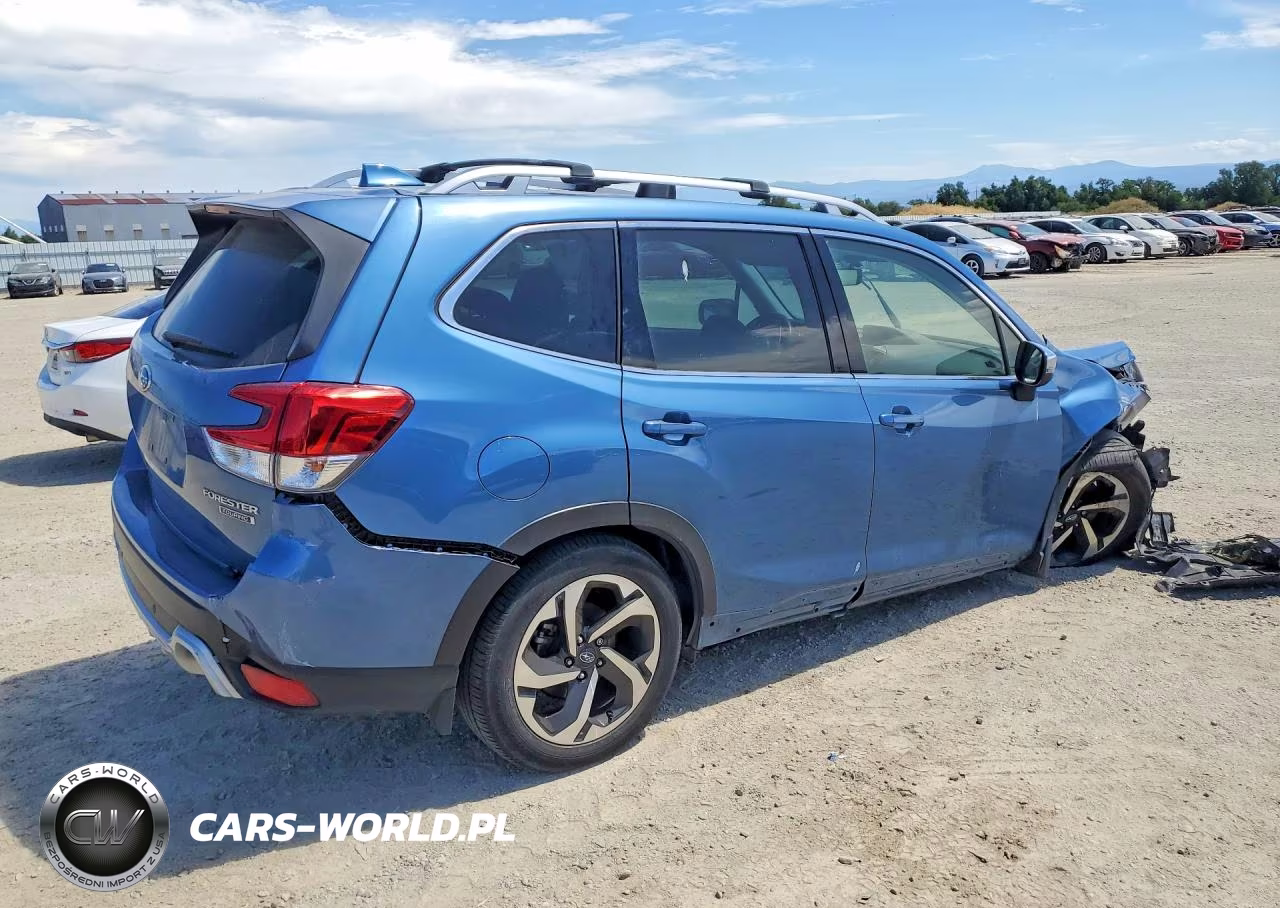 2023 Subaru Forester Touring VIN:JF2SKARC6PH503518 - 3