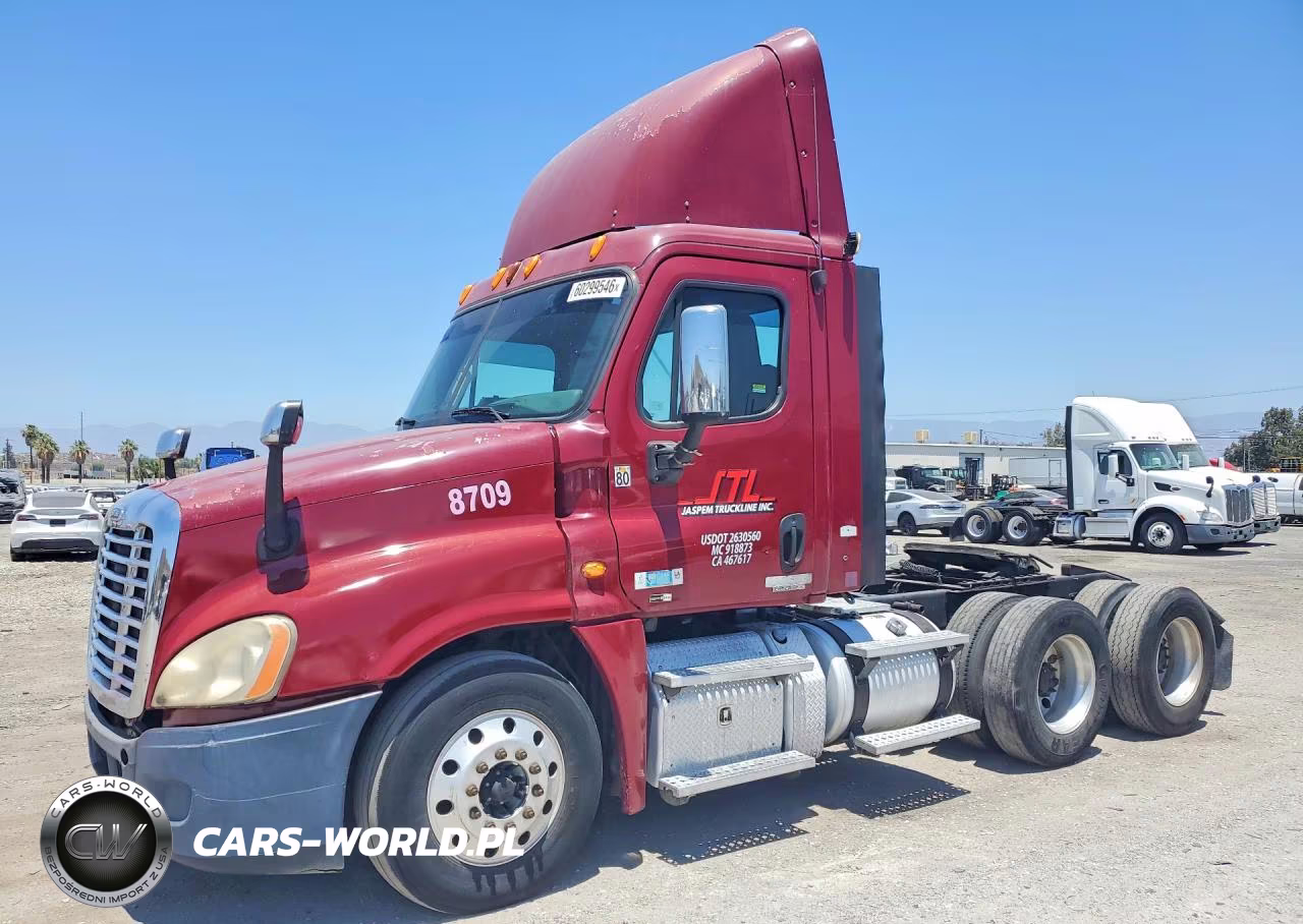 2011 Freightliner Cascadia Semi Truck