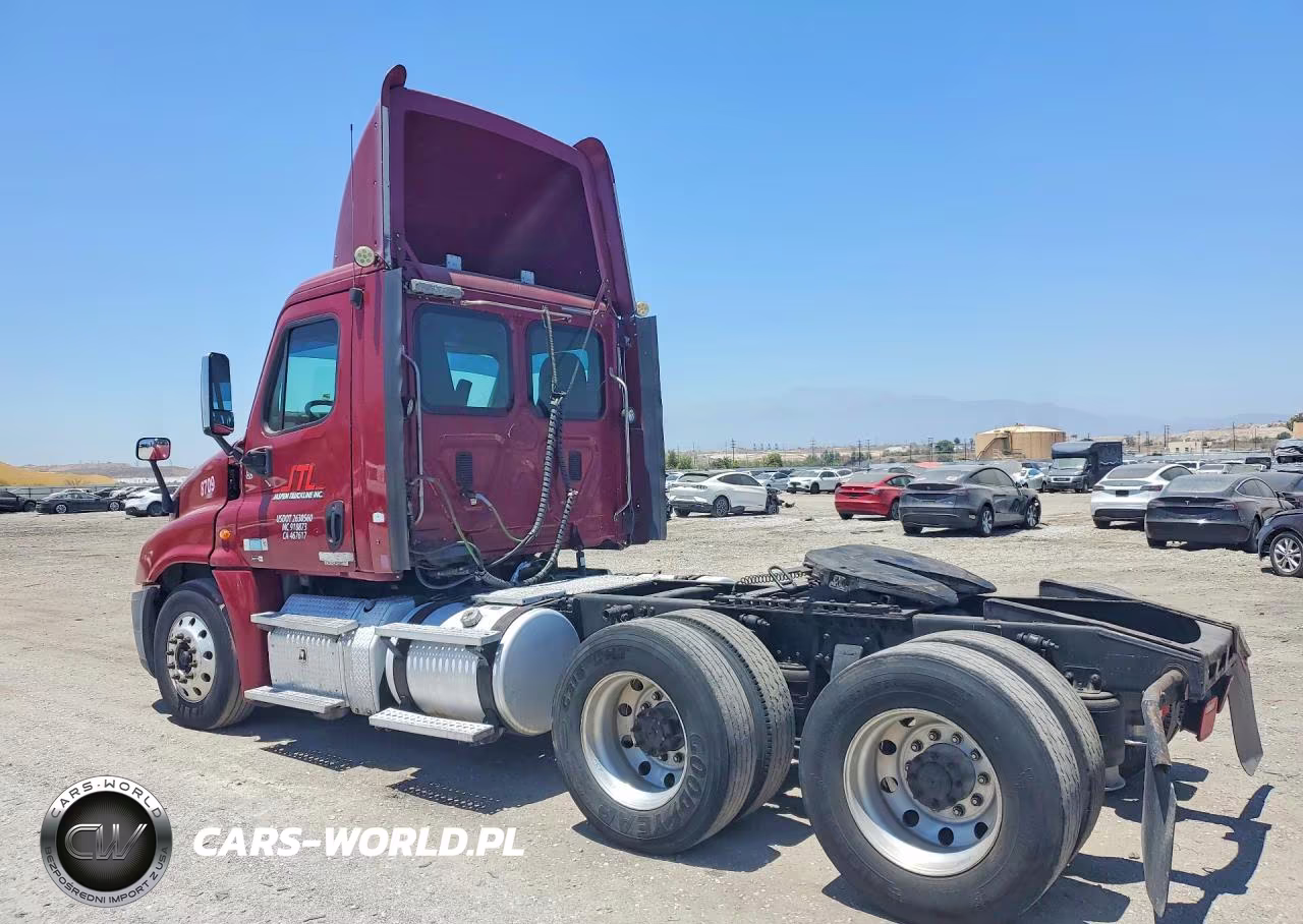 2011 Freightliner Cascadia Semi Truck VIN:1FUJGEDR6BLBB4129 - 2