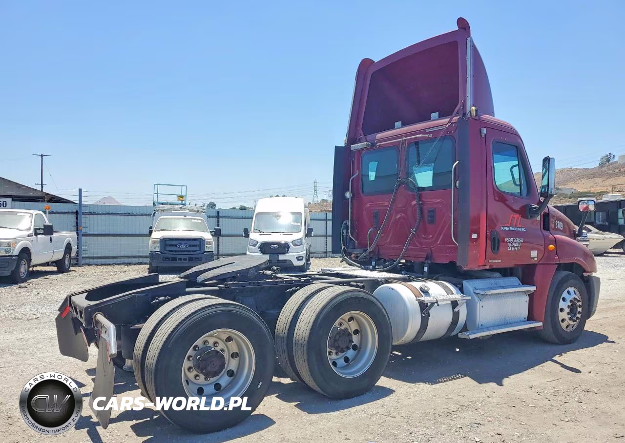 2011 Freightliner Cascadia Semi Truck VIN:1FUJGEDR6BLBB4129 - 3