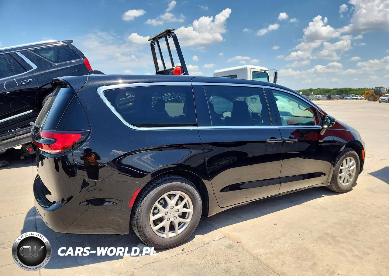 2024 Chrysler Pacifica Touring L VIN:2C4RC1BG5RR165186 - 3