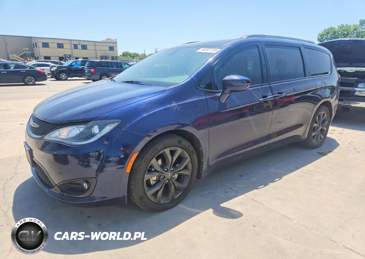 2018 Chrysler Pacifica Touring Plus VIN:2C4RC1FG2JR352612 - 1