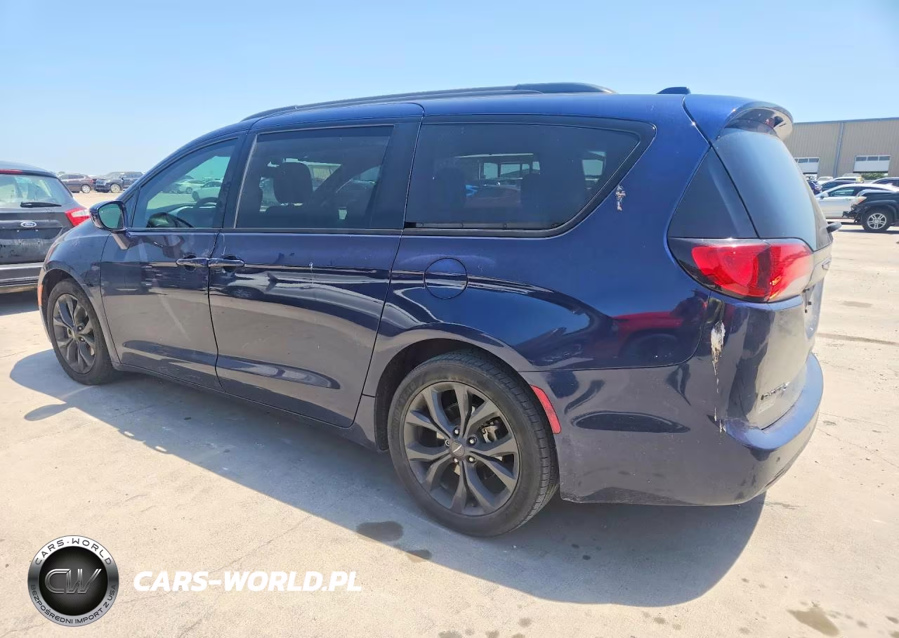 2018 Chrysler Pacifica Touring Plus VIN:2C4RC1FG2JR352612 - 2