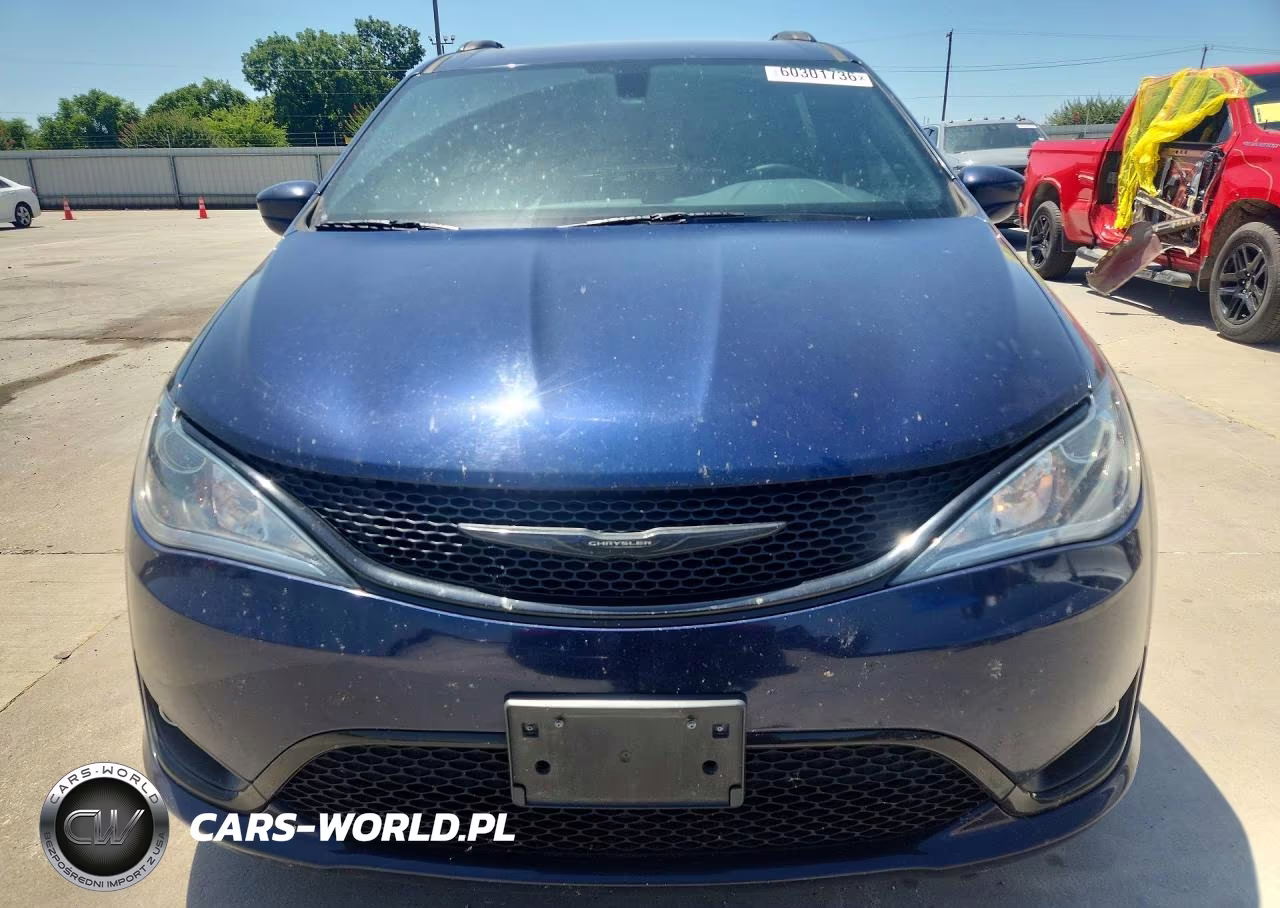 2018 Chrysler Pacifica Touring Plus VIN:2C4RC1FG2JR352612 - 5