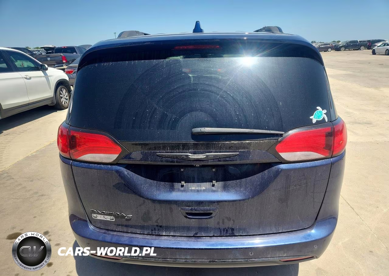 2018 Chrysler Pacifica Touring Plus VIN:2C4RC1FG2JR352612 - 6
