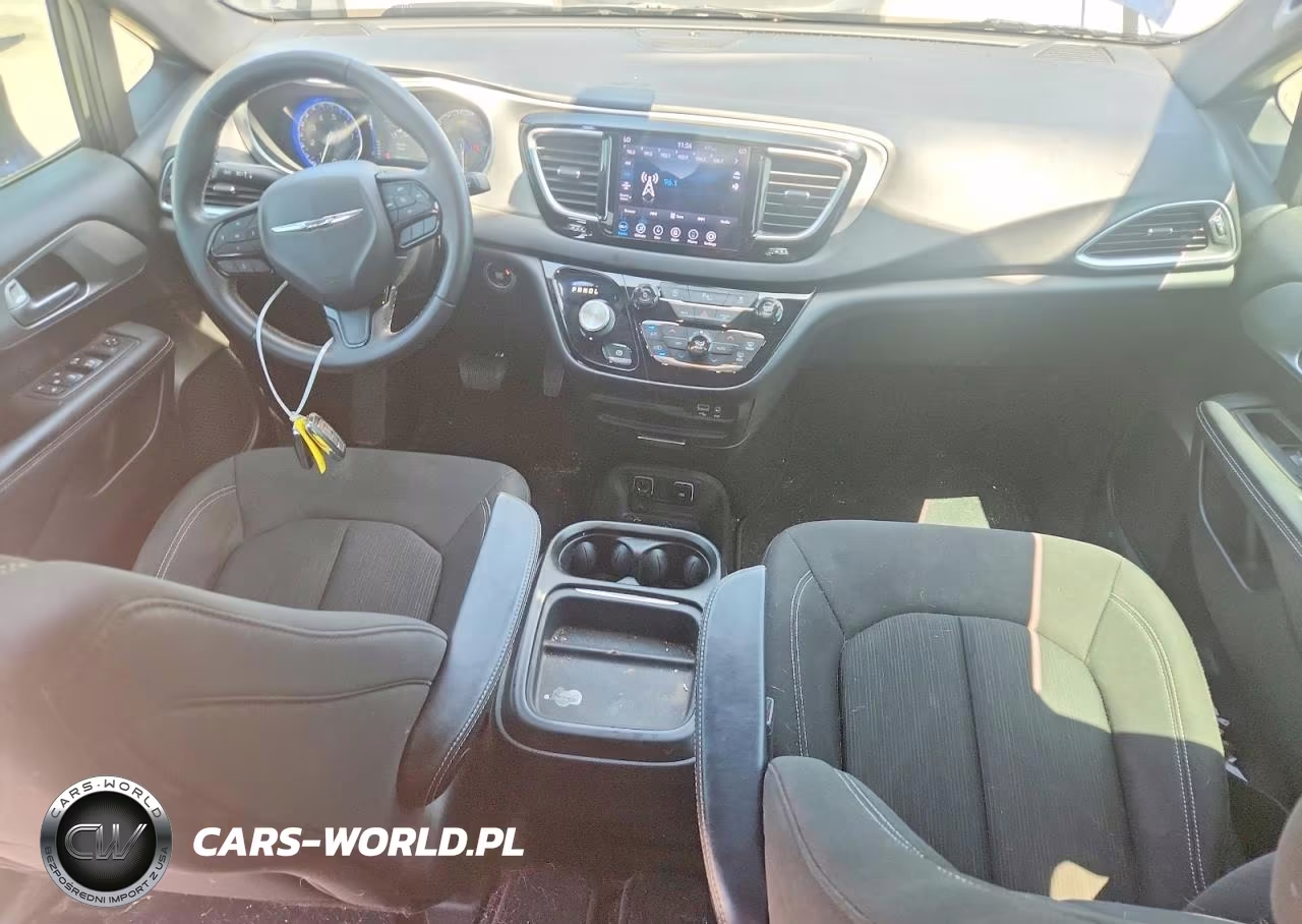 2018 Chrysler Pacifica Touring Plus VIN:2C4RC1FG2JR352612 - 8
