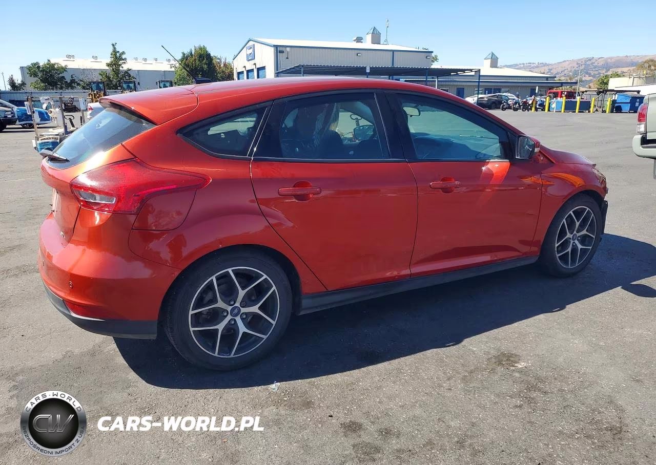 2018 Ford Focus Sel VIN:1FADP3M23JL304603 - 3