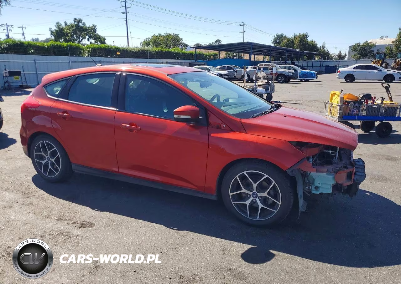 2018 Ford Focus Sel VIN:1FADP3M23JL304603 - 4